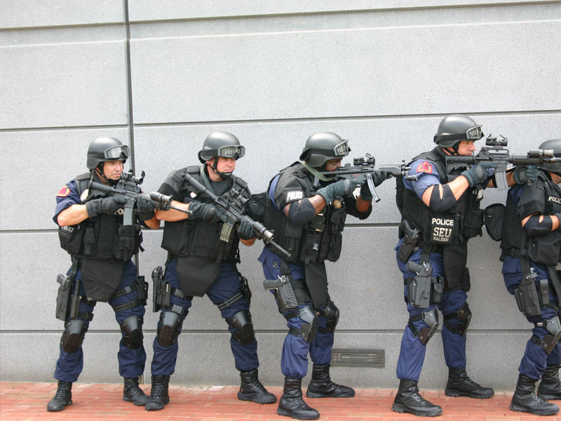 SWAT - спецназ полиции США