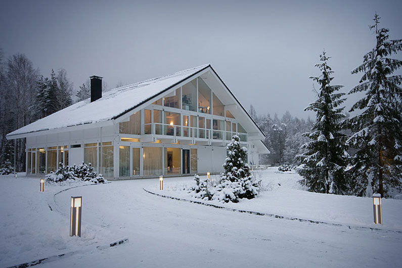 Построенный дом зимой